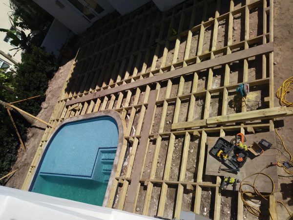 Custom Decks and Docks Buidlers